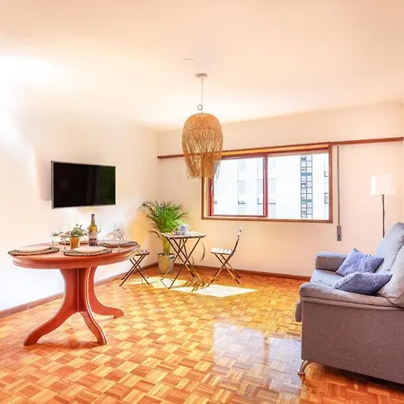 아파트 Boavista Premium With Ac, Terrace- Parking ,supermarket And Metro T3